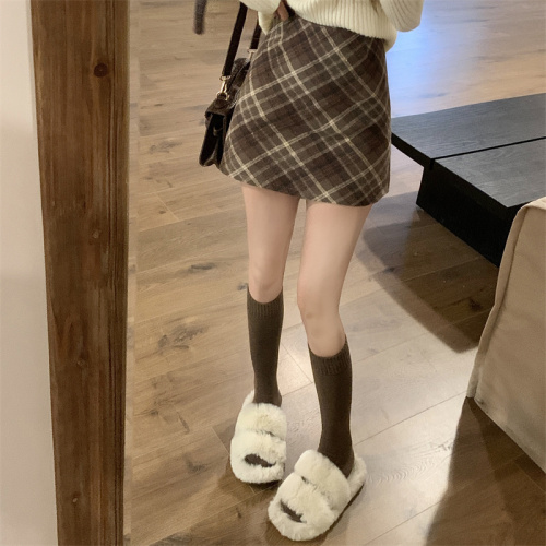 Actual shot of high-waisted A-line skirt, new slimming plaid hip skirt, short skirt, trendy woolen skirt for small people