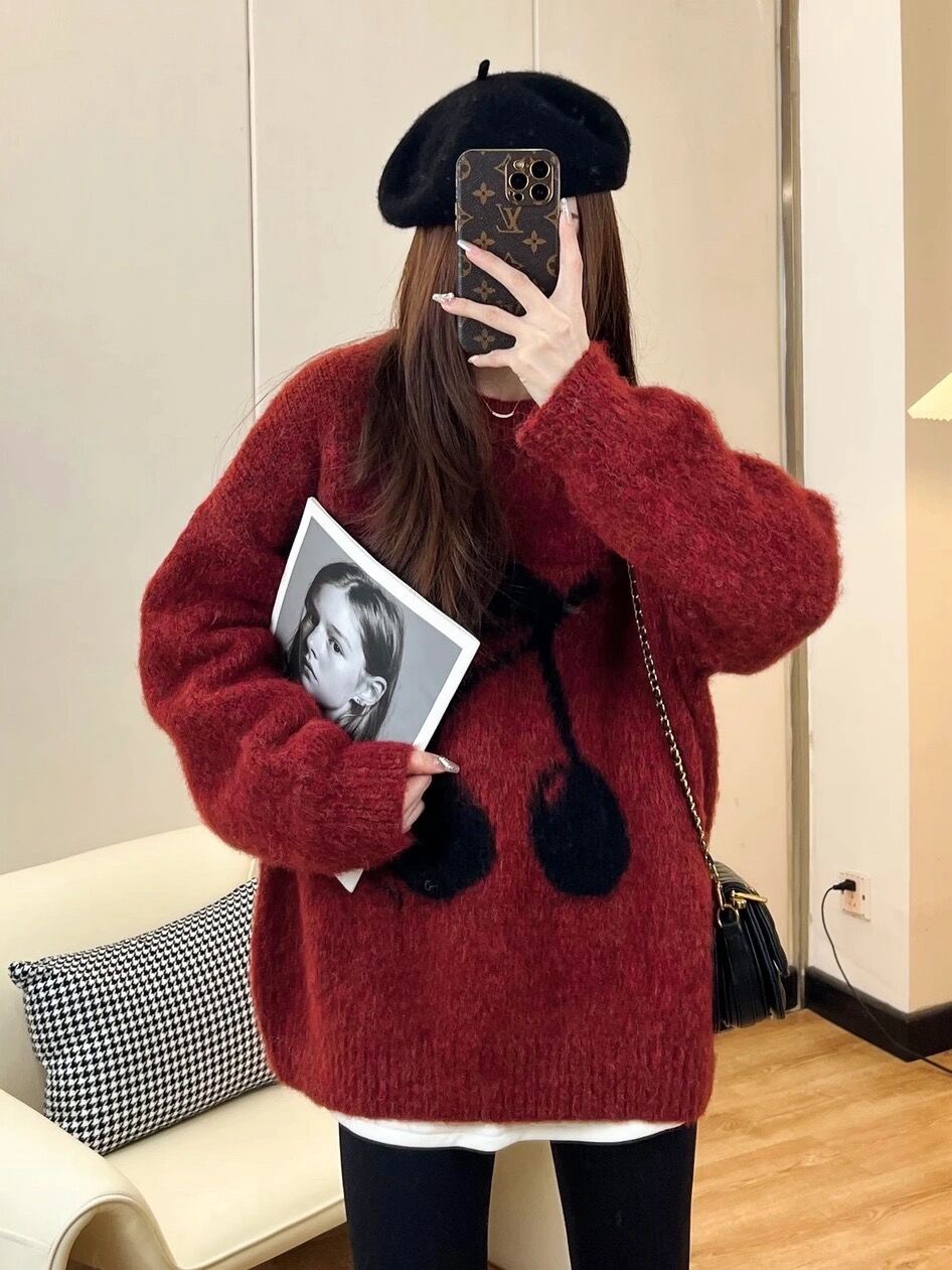 聖誕紅色櫻桃毛衣女秋冬慵懶風軟糯加厚中長款本命年馬海毛針織衫