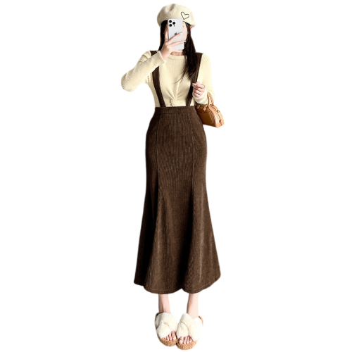 Actual shot of 2023 autumn and winter Korean style suspender design brown corduroy hip-covering mid-length a-line slit fishtail skirt