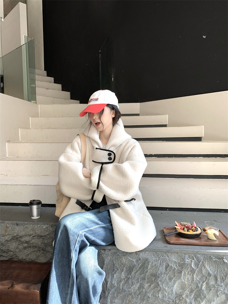 Actual shot Korean style lazy loose hooded lambswool jacket with leather buttons