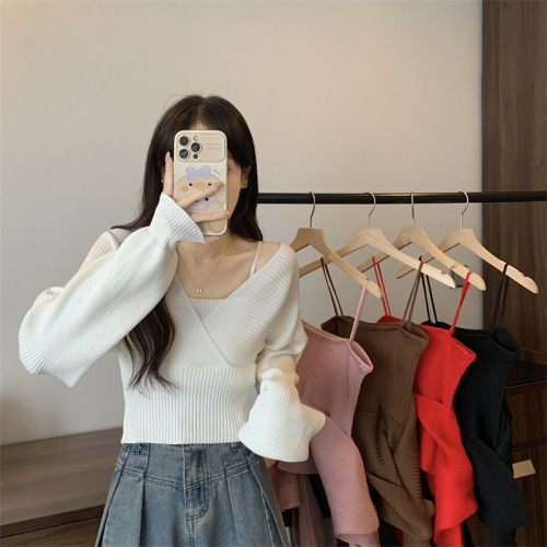 Actual shot of Korean style gentle style fake two-piece suspenders with exposed collarbone and off-shoulder long-sleeved sweater tops for women