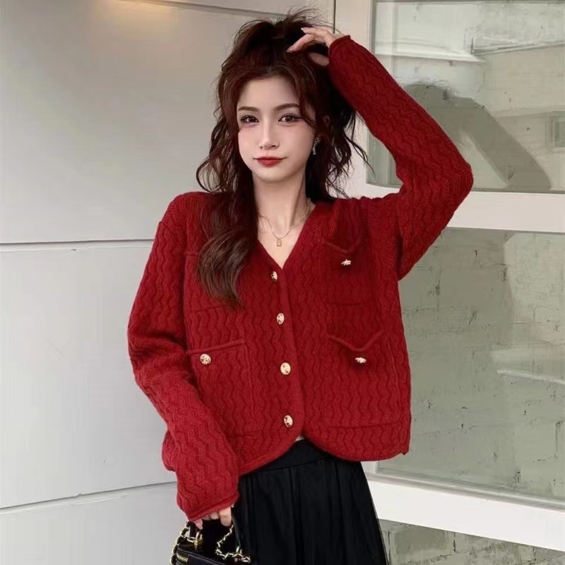 Autumn and winter new Christmas and New Year red small fragrance sweater jacket women's V-neck temperament knitted cardigan