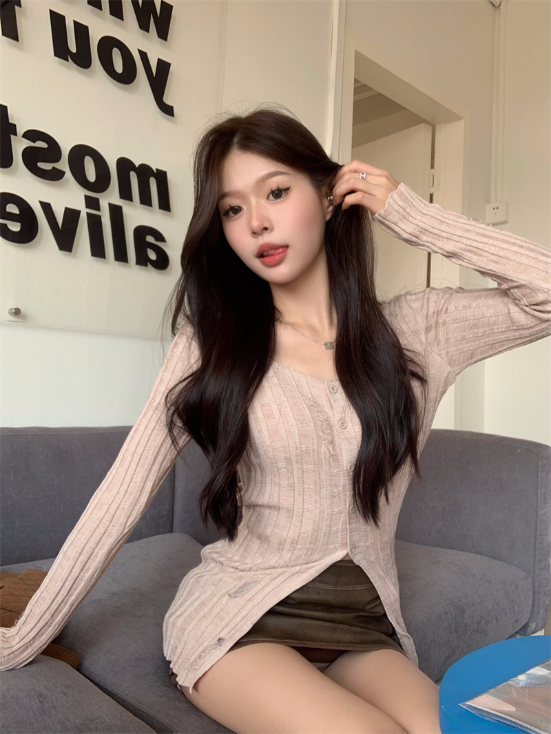 Actual shot of niche Maillard slit V-neck mid-length slim long-sleeved knitted sweater with a sense of design