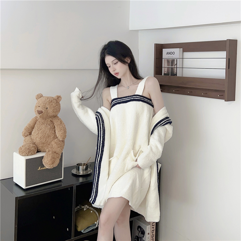 Please go to 3053C J+●studio for payment