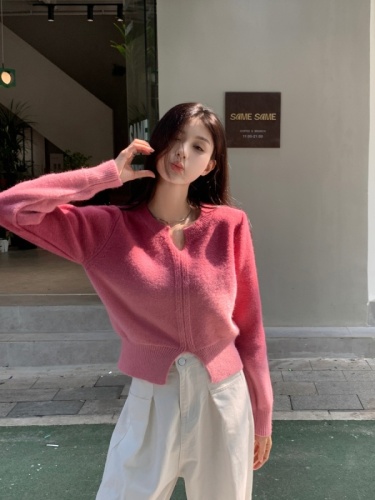 Gradient color knitted sweater women's 2023 autumn new Korean design slim fit v-neck long-sleeved top