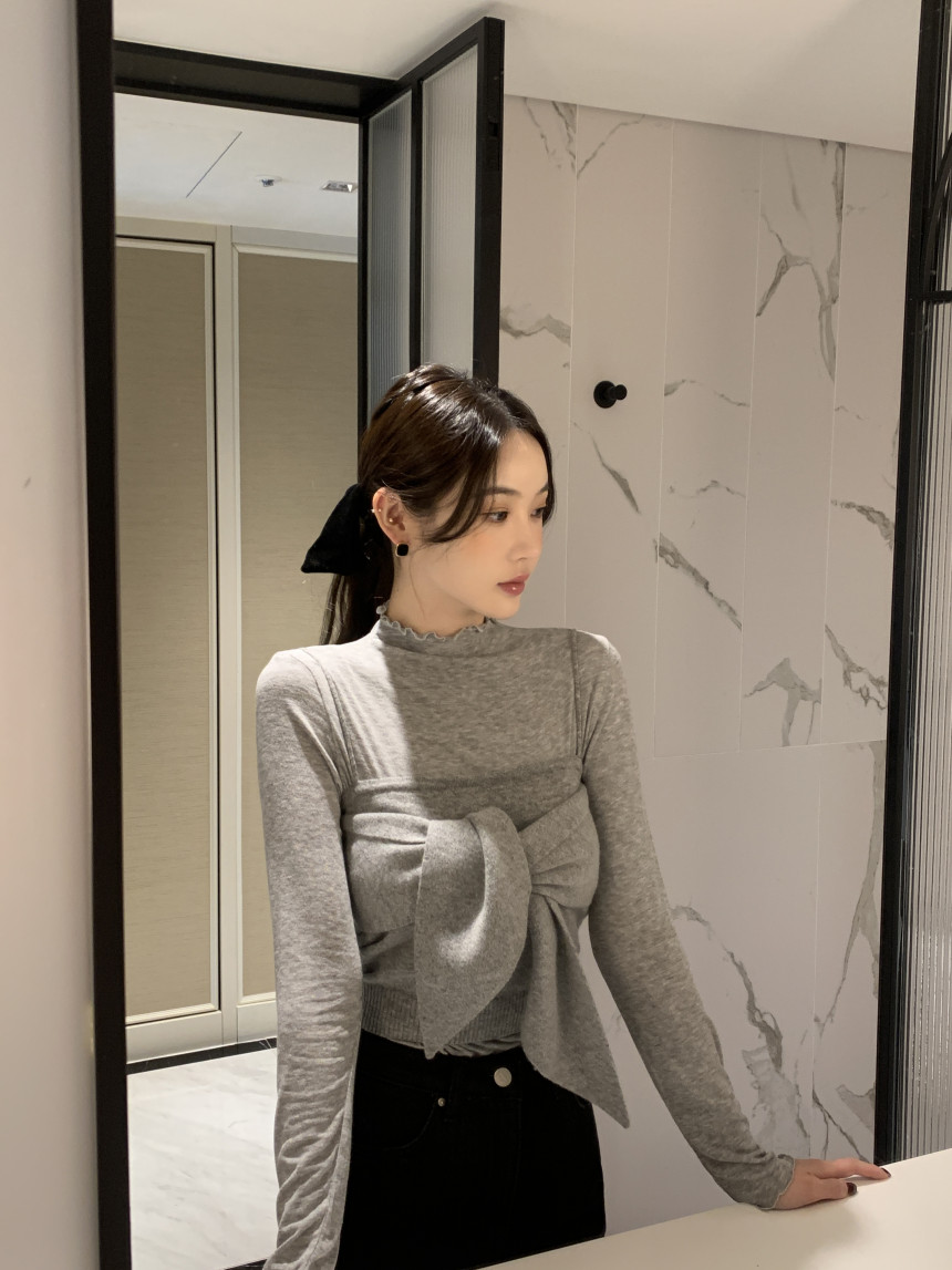 Korean chic early spring new French style stand-up collar long-sleeved bottoming shirt + design strapless knitted suspender suit