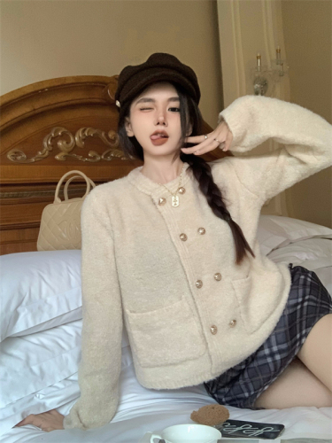 Real shot of the new autumn and winter French style loose small fragrance style high-end lamb wool soft waxy round neck jacket