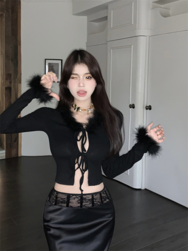 Real shot of the new hot girl's black knitted cardigan in autumn and winter, strappy fur stitching sexy long-sleeved bottoming shirt