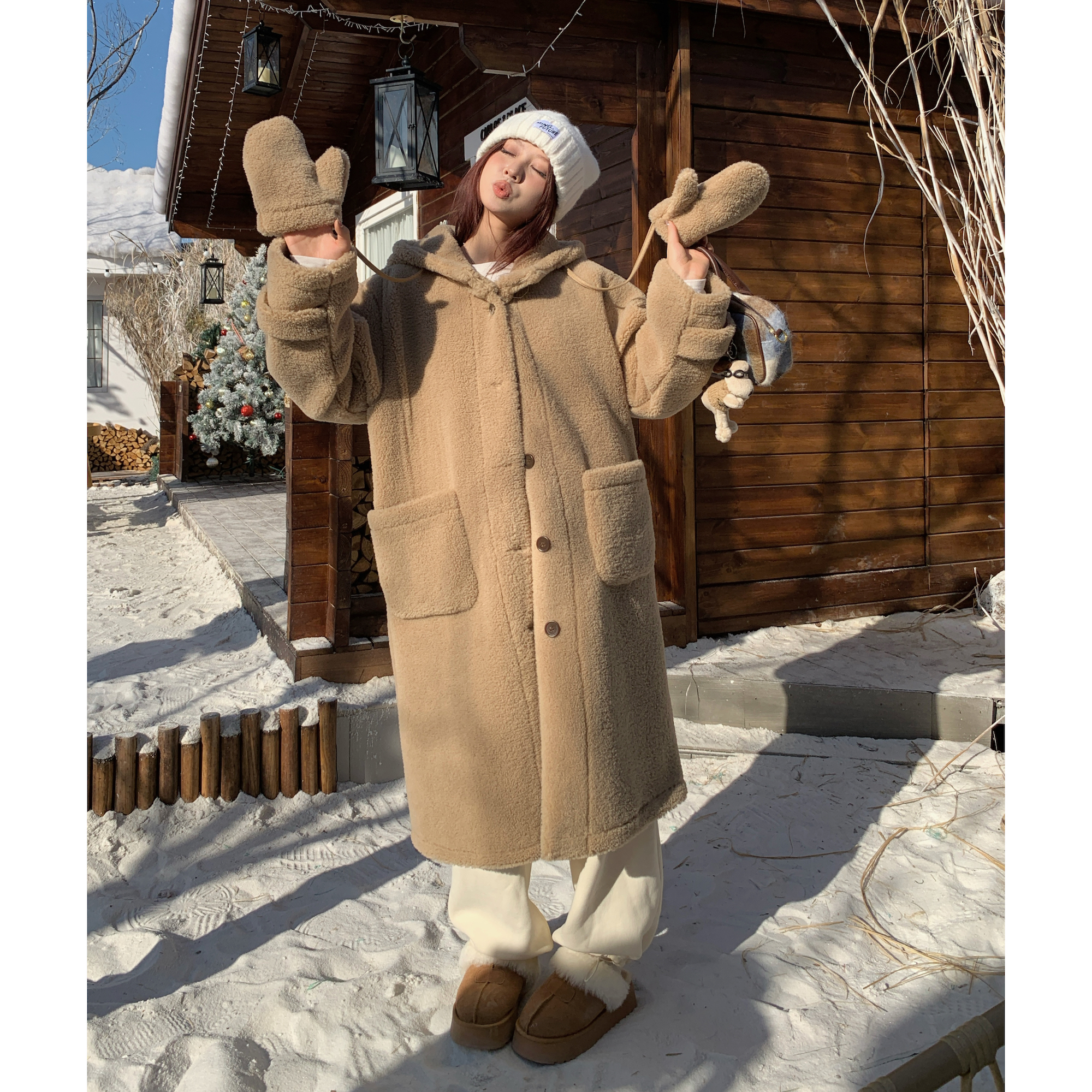 Actual shot, autumn and winter, thickened lamb fur fur all-in-one coat, long hooded coat, free gloves
