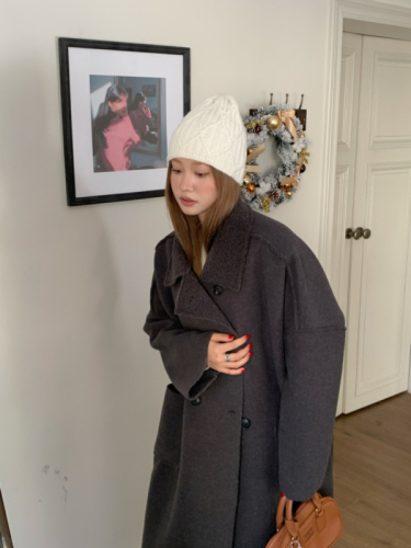 Real shot of thickened loose hooded plaid cloak woolen coat