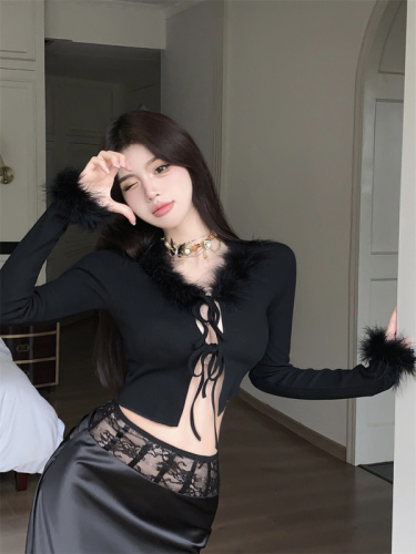 Real shot of the new hot girl's black knitted cardigan in autumn and winter, strappy fur stitching sexy long-sleeved bottoming shirt