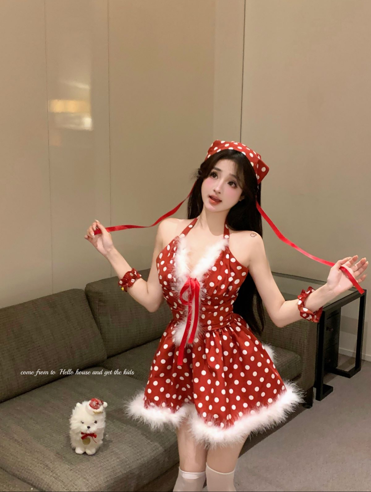Real shot of delicate waist-cinching Marilyn Monroe red Christmas V-neck polka-dot tutu skirt