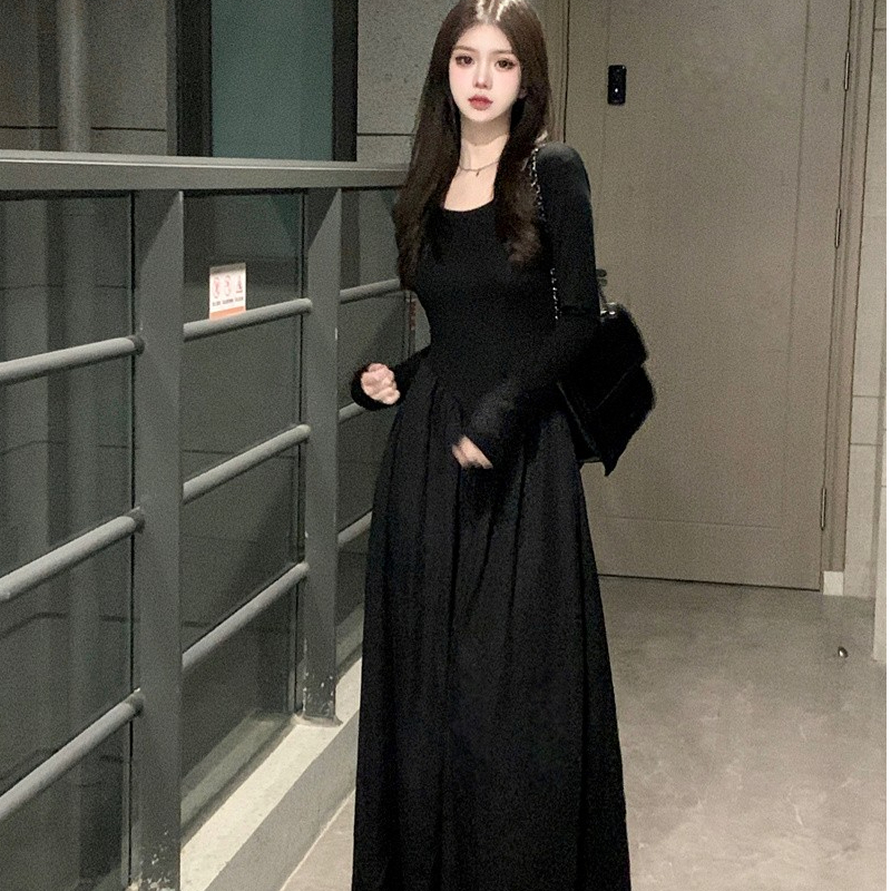 黑色連衣裙子女2023秋冬季新款法式高級感赫本風內搭長袖收腰長裙
