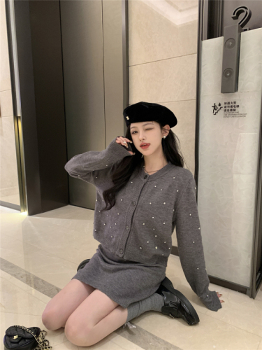 Actual shot ~ studded knitted long-sleeved cardigan top + hip-covering skirt suit