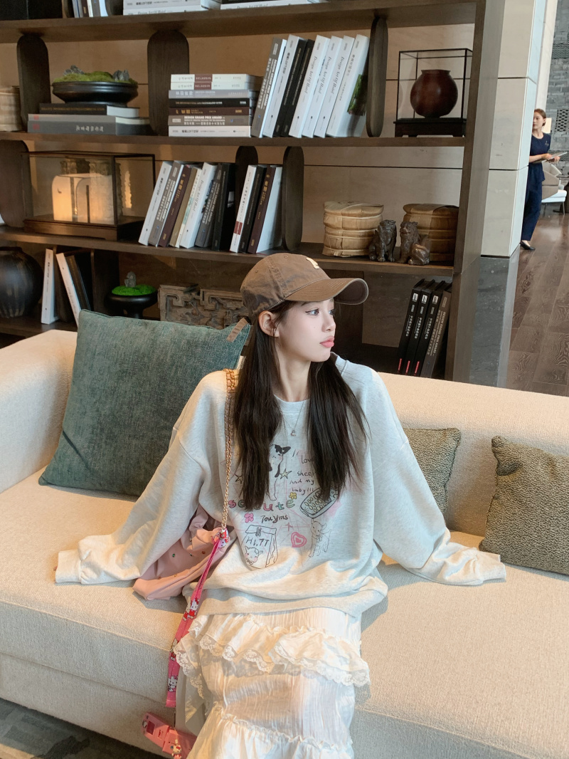 Actual shot ~ Tian Zai Baa Baa printed lazy style sweatshirt Moonlight Girl lace fishtail skirt