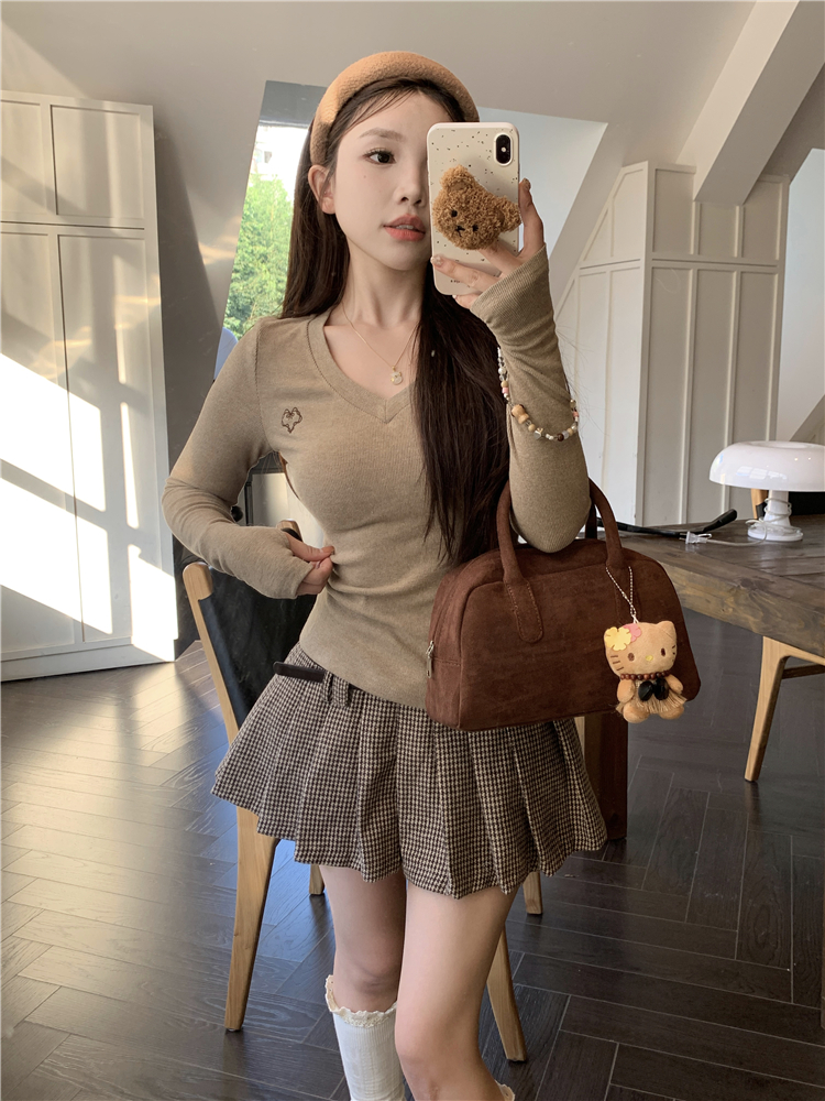 Actual shot~Large size women's V-neck embroidered T-shirt women's autumn and winter German velvet solid color long-sleeved slimming top