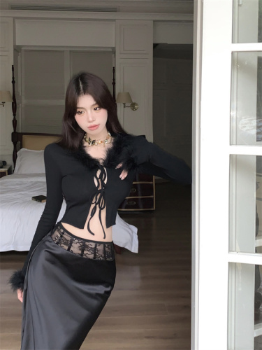 Real shot of the new hot girl's black knitted cardigan in autumn and winter, strappy fur stitching sexy long-sleeved bottoming shirt