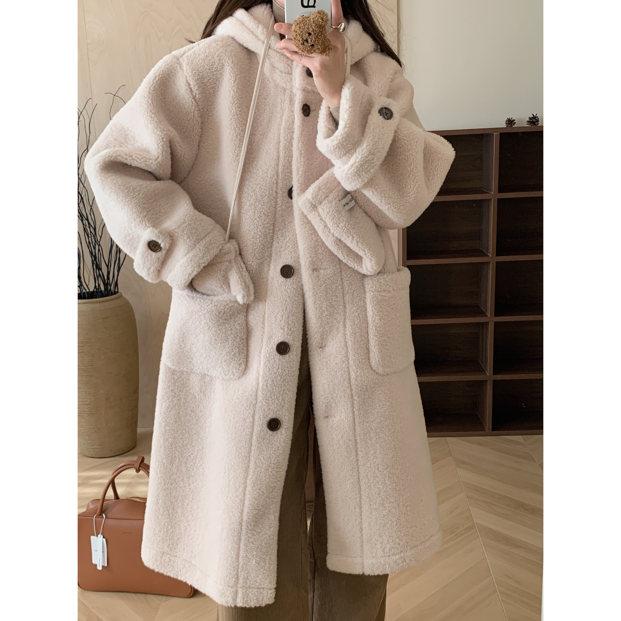 Actual shot of thickened chao warm lamb fur all-in-one long coat hooded coat with scarf