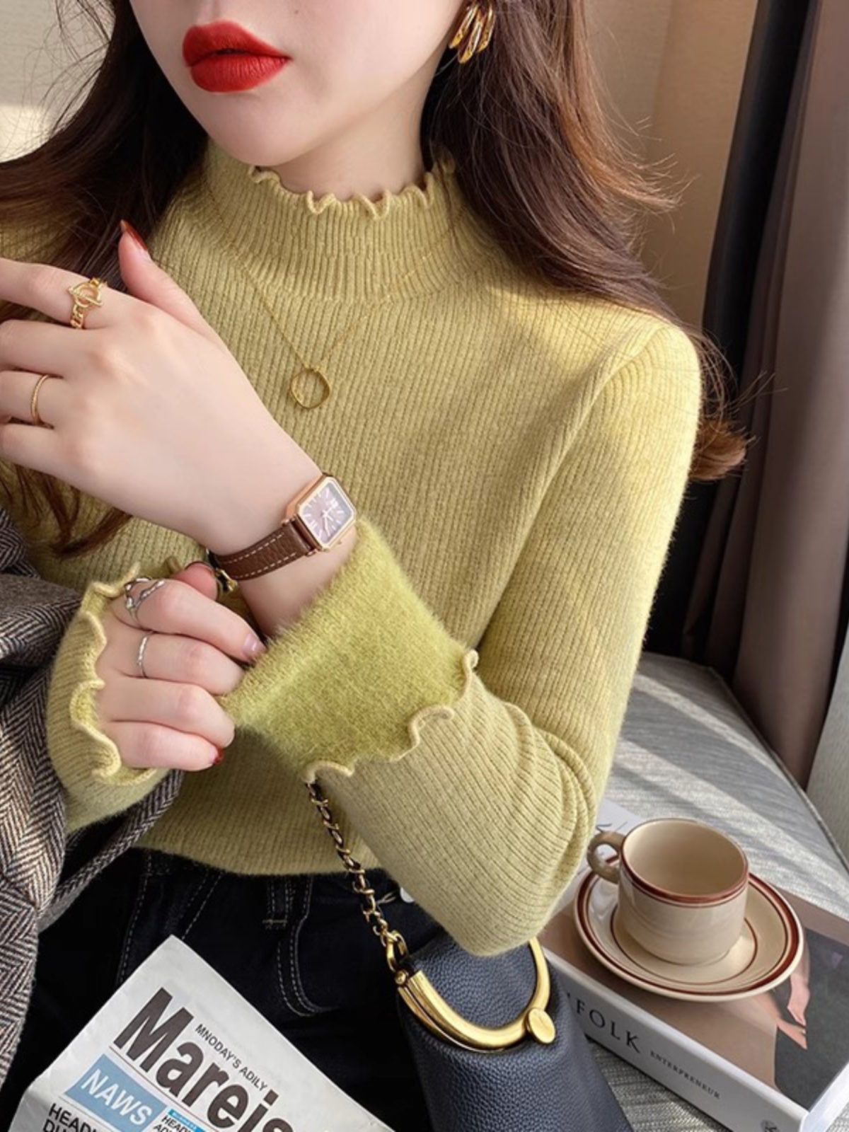 Plush velvet and thickened earrings, high-end bottoming sweater for women in autumn and winter, super good-looking inner sweater warm top