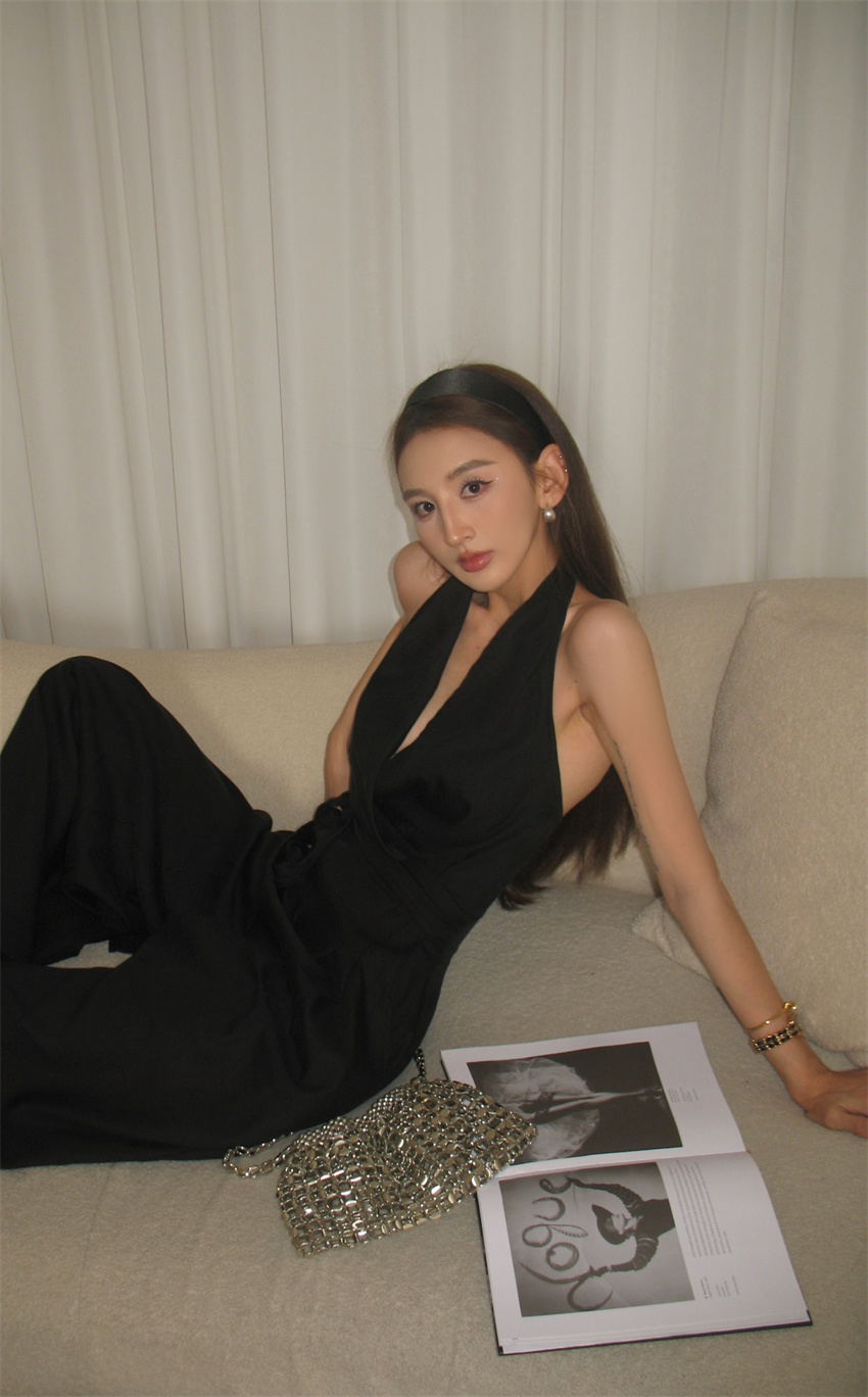 實拍 時尚暗黑高級感露背掛脖闊腿連體褲
