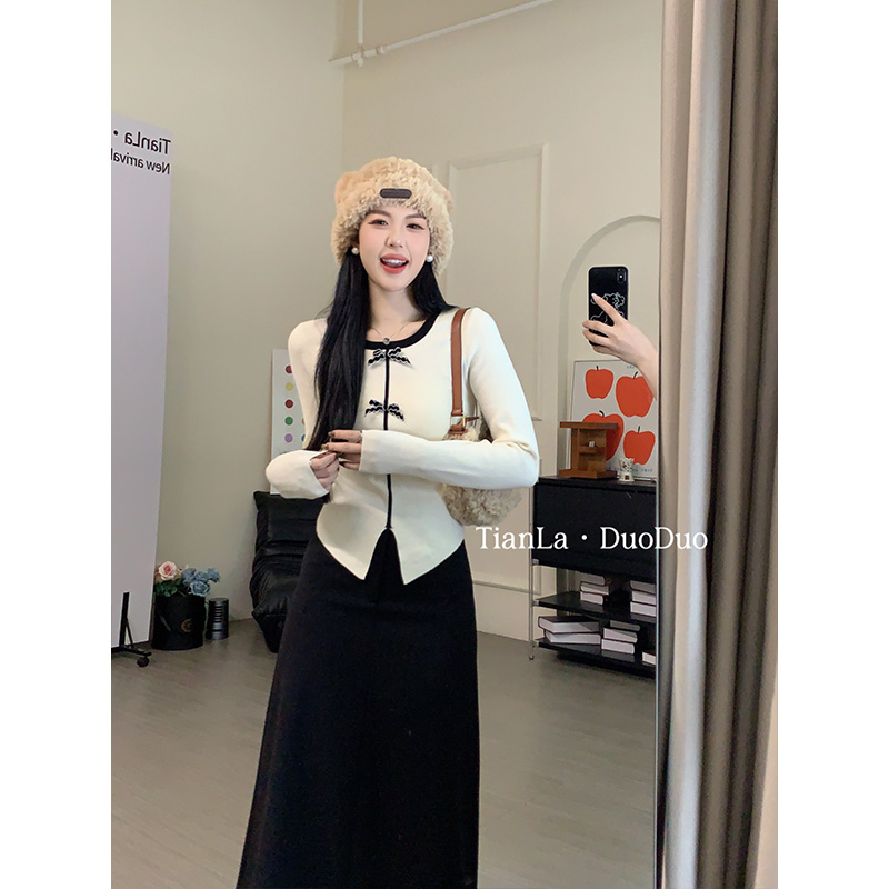 品質 蝴蝶物語 設計感小眾針織衫女秋冬季修身顯瘦圓領上衣