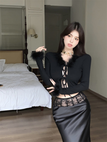 Real shot of the new hot girl's black knitted cardigan in autumn and winter, strappy fur stitching sexy long-sleeved bottoming shirt