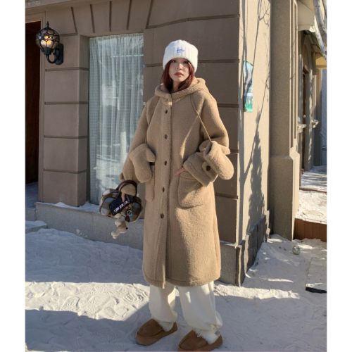 Actual shot of thickened chao warm lamb fur all-in-one long coat hooded coat with scarf