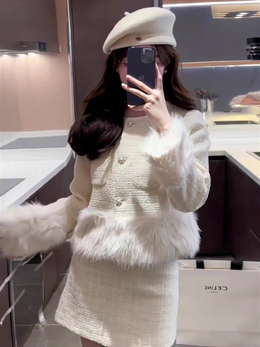 Xiaoxiangfeng suit for women in winter new temperament socialite plush splicing thickened short jacket + skirt two-piece set