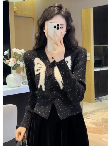 V-neck bow knitted sweater for women in autumn and winter new long-sleeved short sweater cardigan top trendy