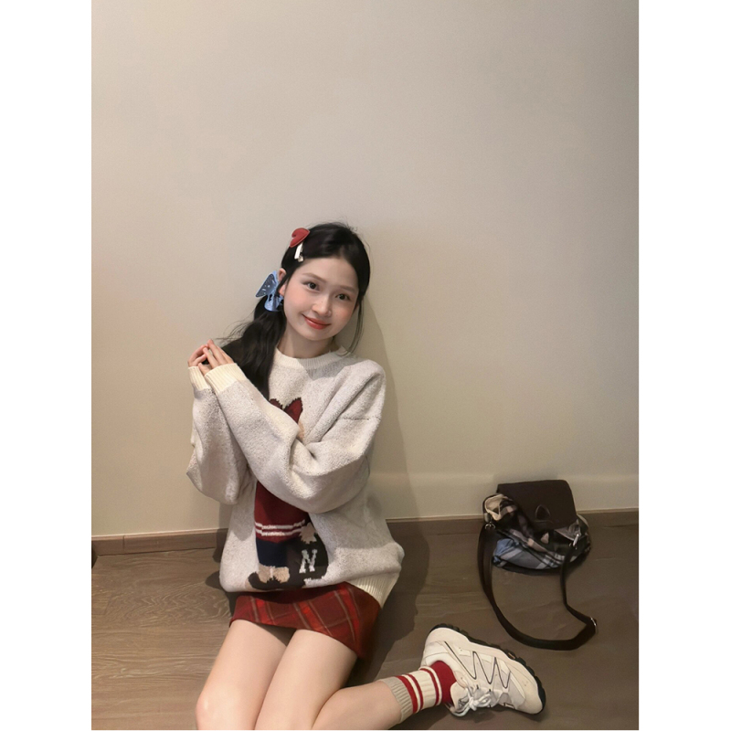 可愛小熊圓領套頭毛衣女冬季穿搭設計感韓系寬鬆針織衫超好看上衣