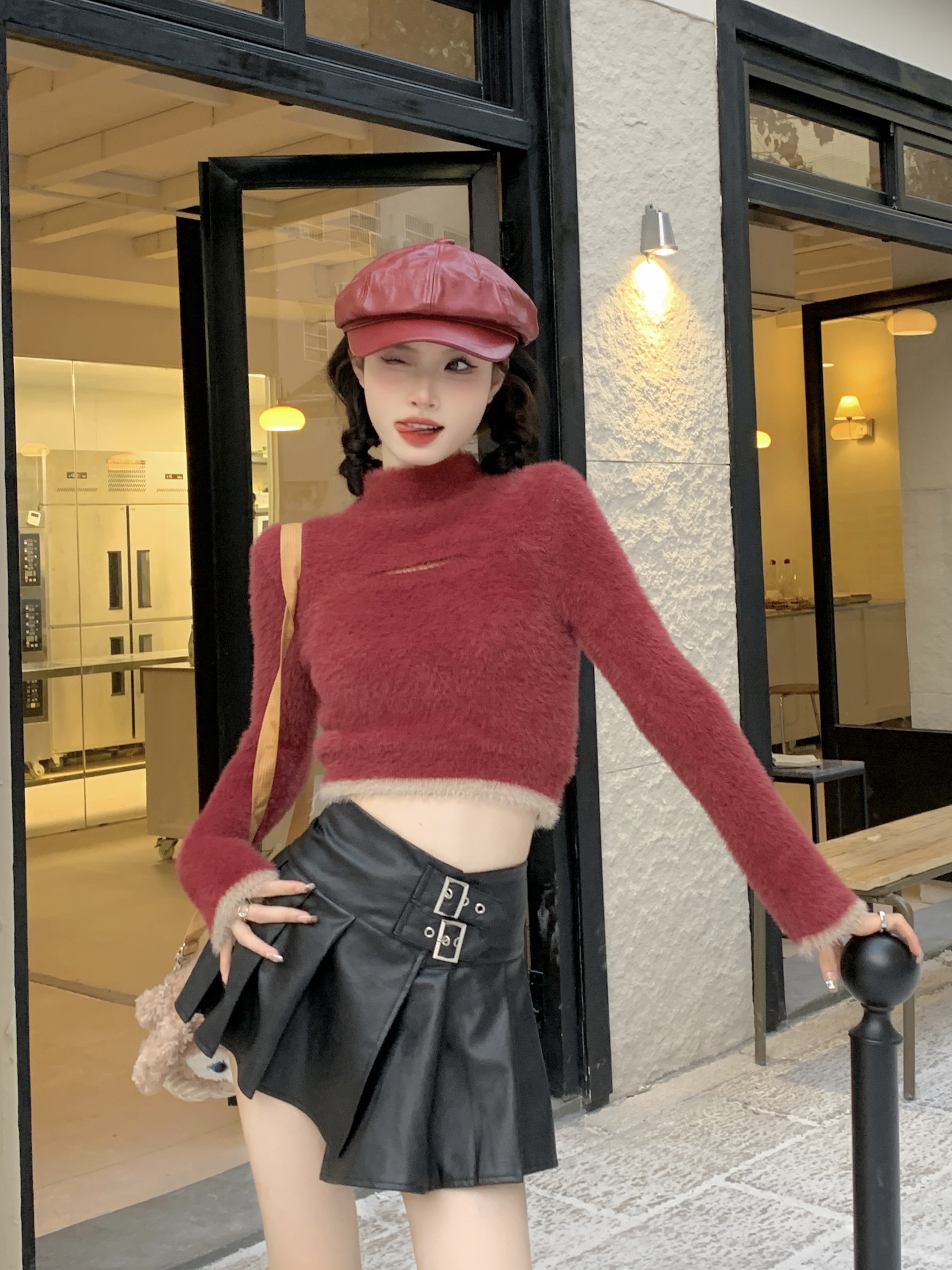 實拍~秋冬新款小心機別致鏤空半高領毛絨軟糯純欲毛衣打底