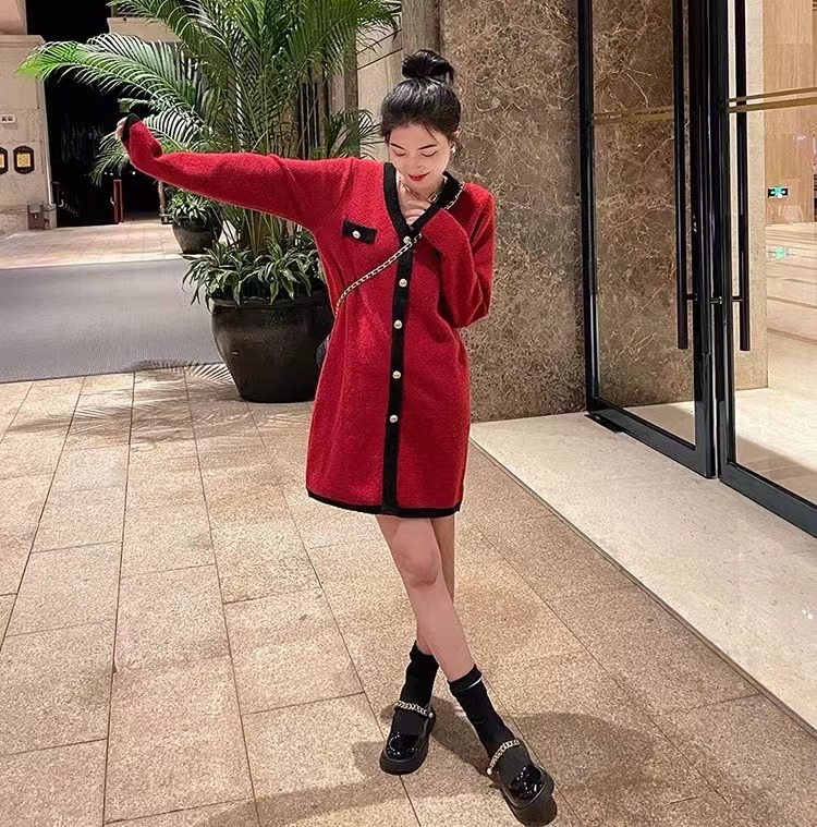 法式復古聖誕新年大紅色針織連衣裙女氣質顯瘦訂婚小香V領短裙冬