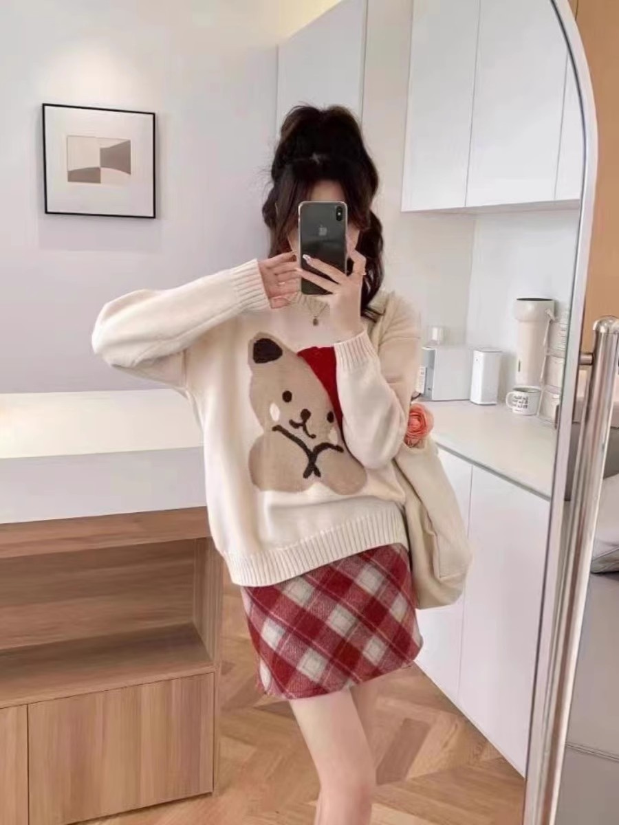 可愛甜美刺繡小熊毛衣女秋冬加厚打底內搭圓領套頭軟糯上衣