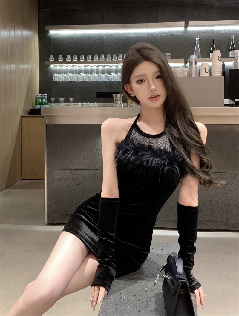 實拍#性感夜店風毛毛拼接掛脖連衣裙絲絨袖套修身包臀短裙