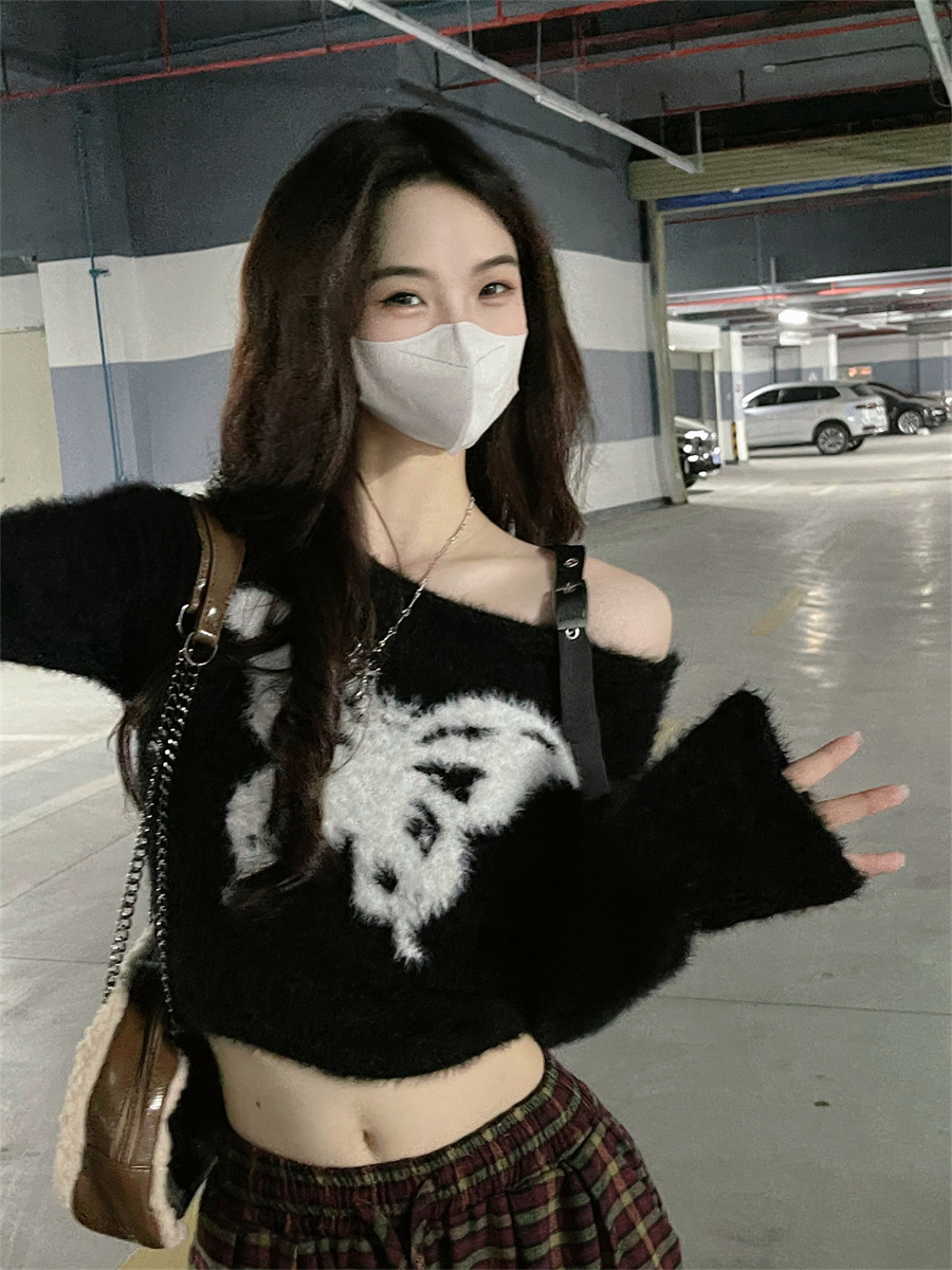 實拍蝴蝶提花針織衫女秋長袖露肩毛衣辣妹緊身短款上衣