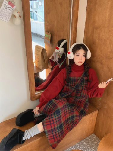 Real shot of autumn and winter festival shirt, festive woven suspender dress + half turtleneck sweater