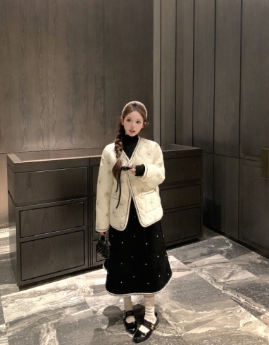 Actual shot Korean style loose casual thickened warm cotton coat + beaded skirt suit