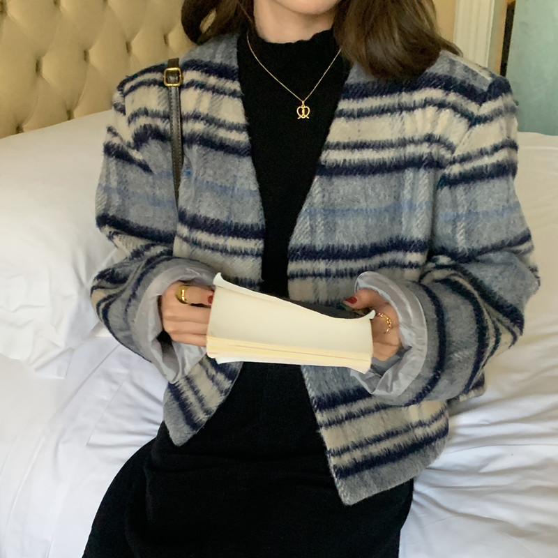 Actual shot of retro contrasting plaid brushed short V-neck woolen coat for a petite top