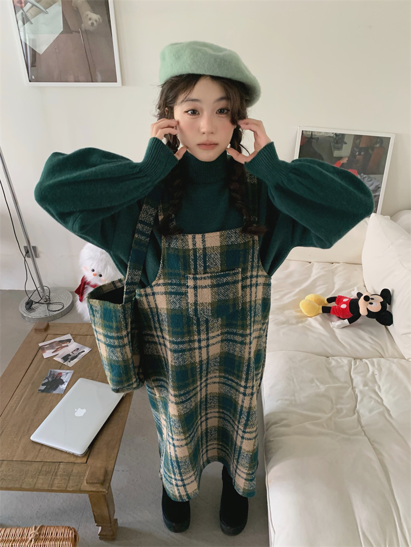 Real shot of autumn and winter festival shirt, festive woven suspender dress + half turtleneck sweater