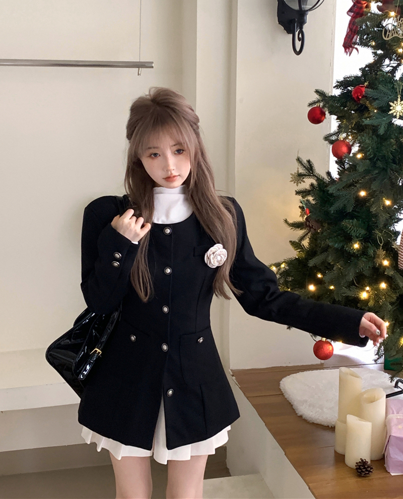 Real shot of camellia quilted slim-fitting woolen jacket + high-waisted pleated skirt + high-neck bottoming shirt T-shirt for women
