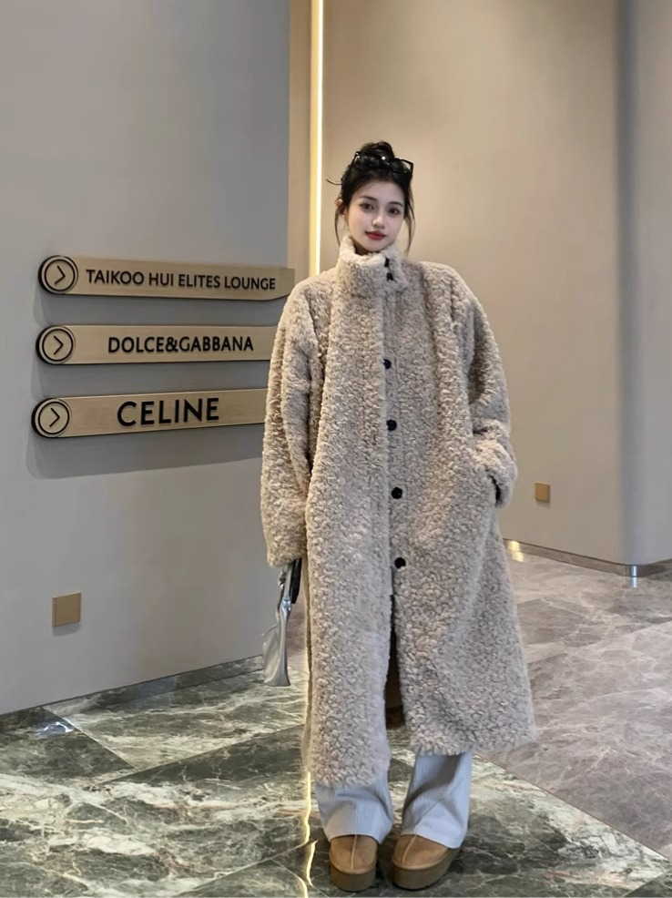 Original fabric quality, loose and versatile, knee-length, stand-up collar, single-breasted lambswool