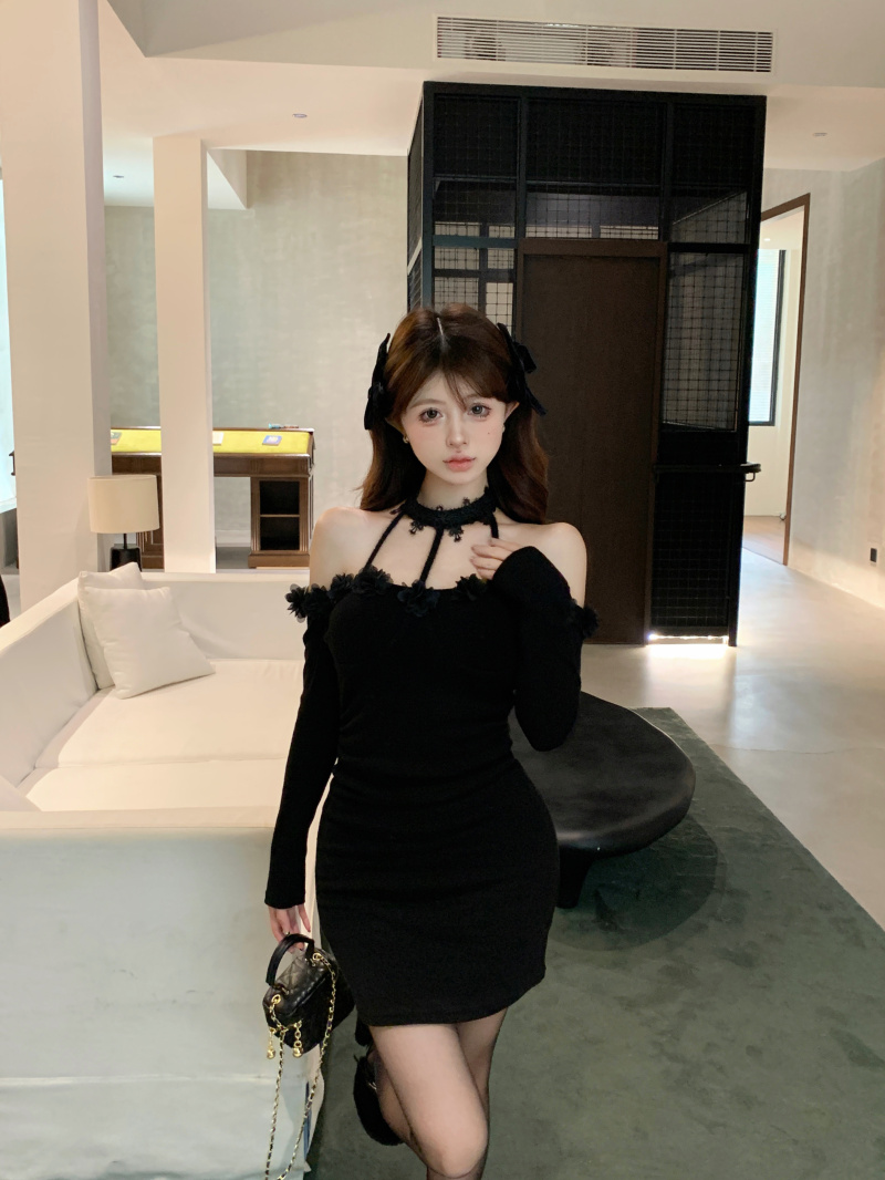 實拍 純欲蕾絲收腰小眾掛脖連衣裙女冬季新款辣妹修身包臀裙