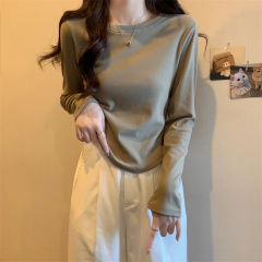 Real shot of long-sleeved bottoming shirt in early spring, new curved hem, irregular T-shirt with solid color versatile top