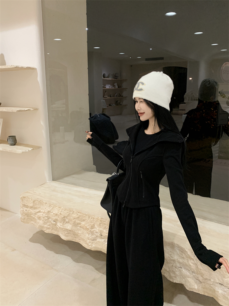 Actual shot of versatile and comfortable vest, yoga slim fit jacket, loose wide-leg pants suit