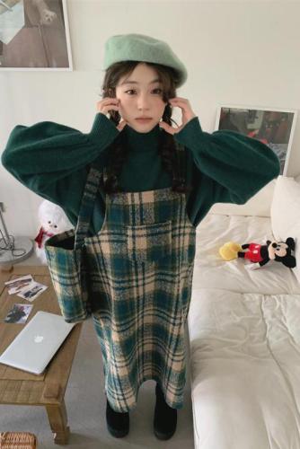 Real shot of autumn and winter festival shirt, festive woven suspender dress + half turtleneck sweater