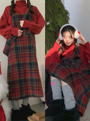 Real shot of autumn and winter festival shirt, festive woven suspender dress + half turtleneck sweater