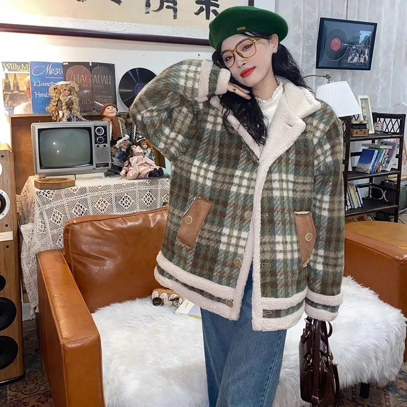 2023 new autumn and winter plaid splicing lamb wool coat for women loose retro design thickened woolen coat for women