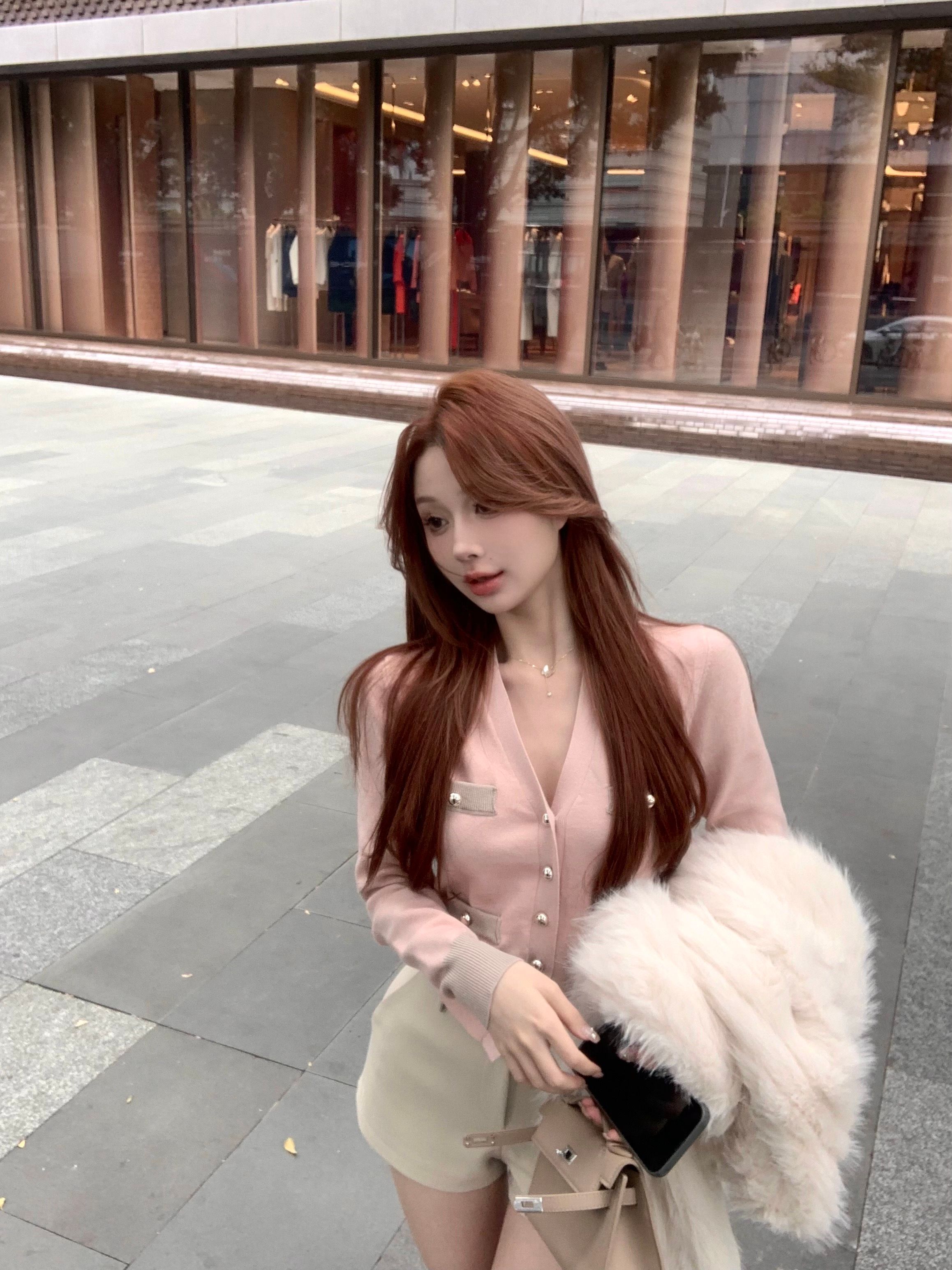 Real shot of Pure Desire Peach Oolong Contrast Color Small Fragrance Style V-neck Knitted Jacket Top + Mi Xing Suit Shorts Boot Pants Winter