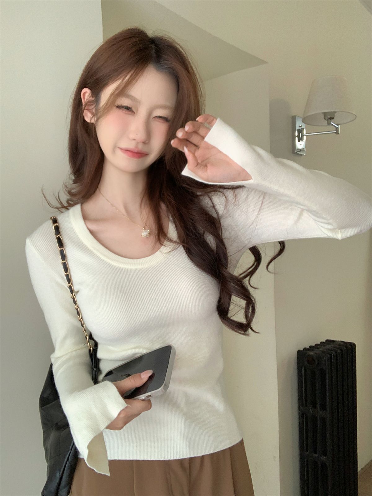 Actual shot of autumn and winter Korean style U-neck slim solid color slimming inner andy velvet knitted bottoming sweater for women