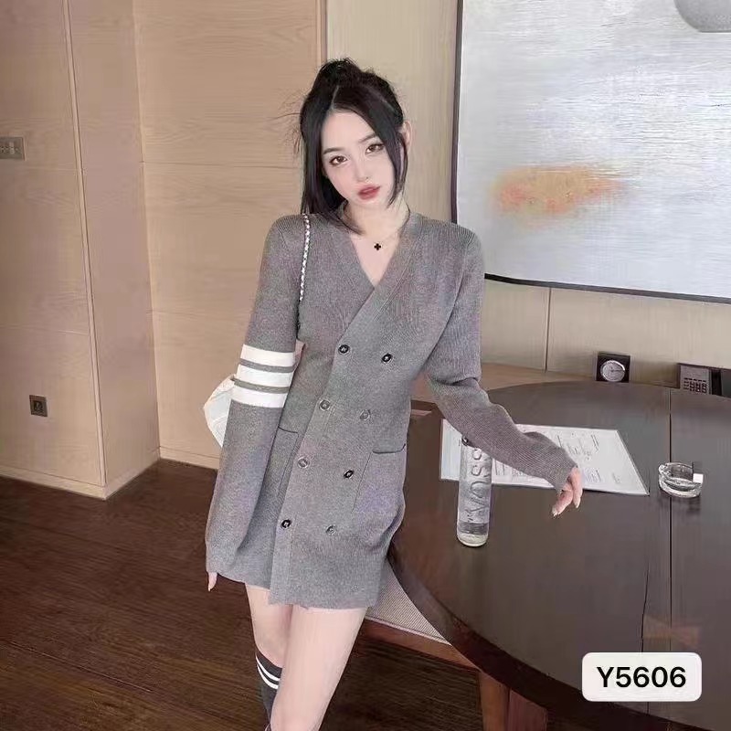 小個子v領修身毛衣打底包臀短裙子秋冬長袖收腰小香風針織連衣裙